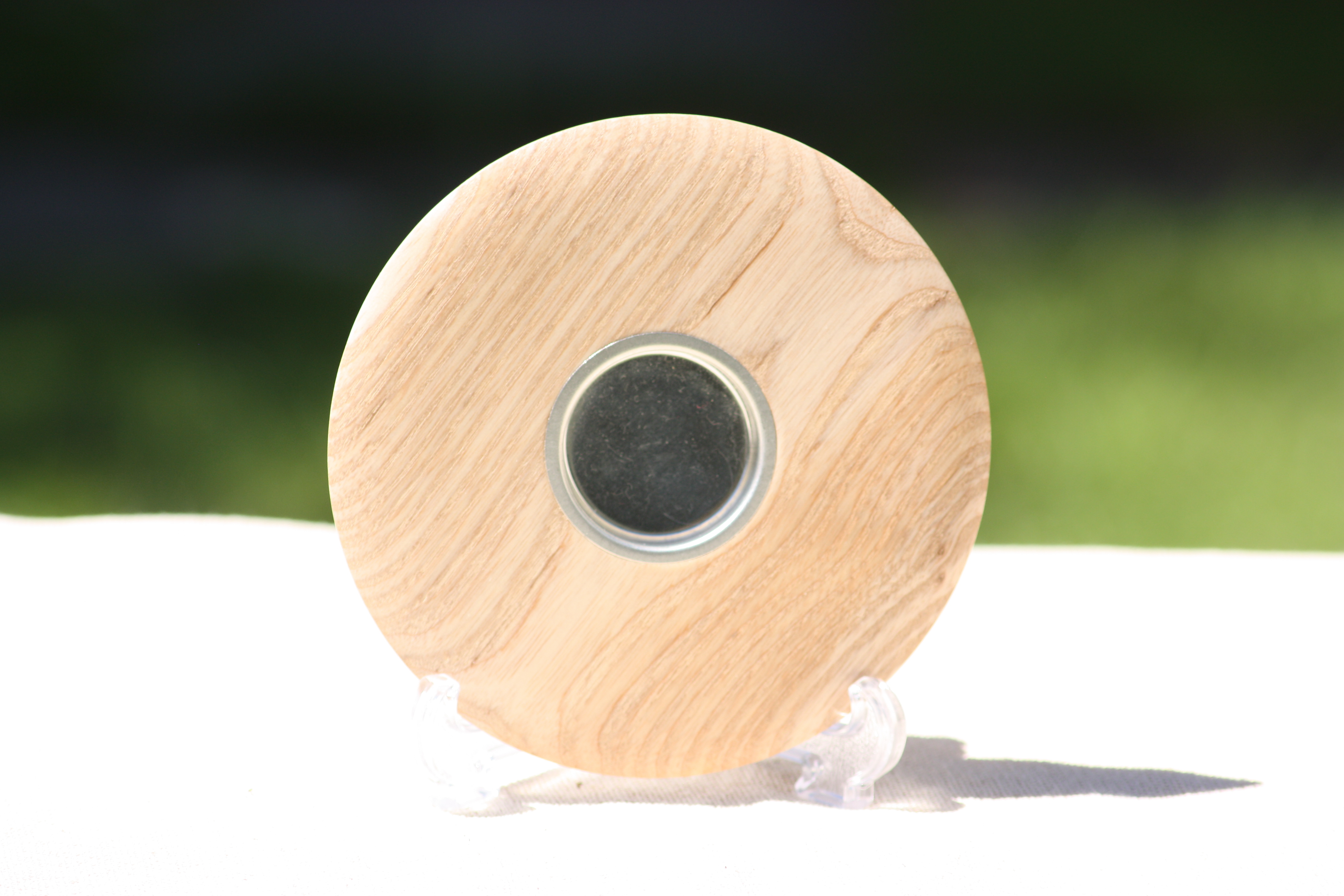 Smooth surface tealight holder with curved underside. Wood: Ash.